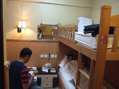 เดินทางจากท่าเรือที่ฮ่องกงไปโรงแรมที่พัก USA Hostel ย่าน Tsim Sha Tsui