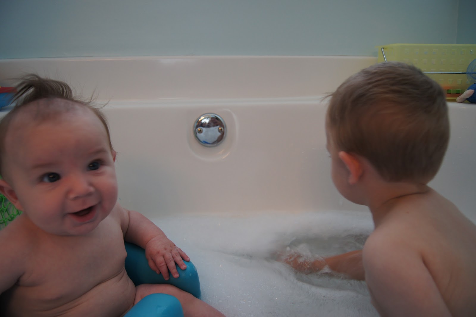 The W Fam Babies, Bumbo, BATH TIME!