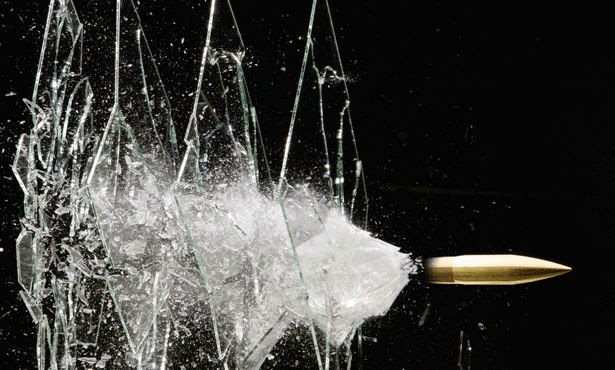 كيف يعمل الزجاج المقاوم للرصاص وماهي مكوناته ؟ 