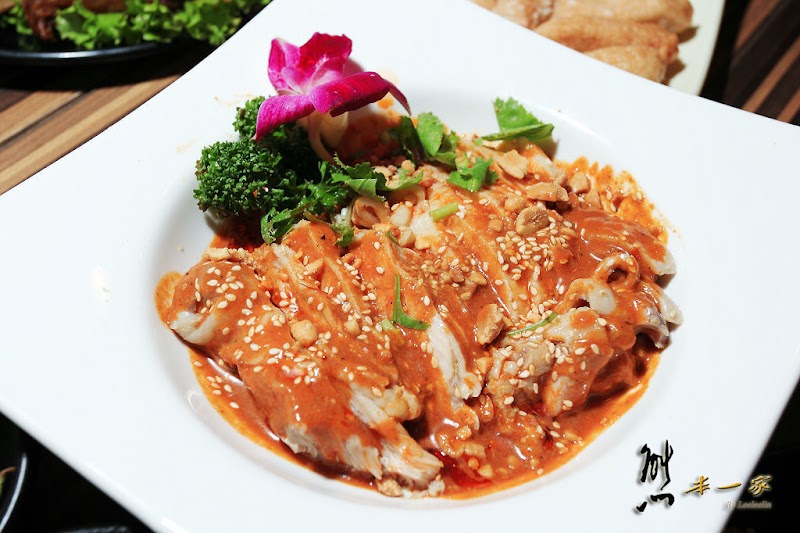 勾勾鍋鴛鴦火鍋|台南府前路小吃美食葷食素食餐廳|千頌伊買千送一百|麻辣鴛鴦火鍋