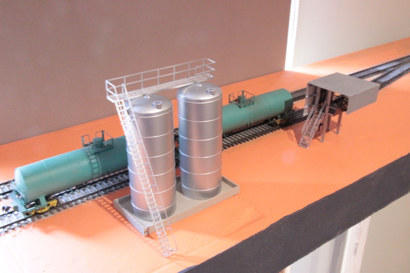 Barcoola Alice Springs gets some buildings, Southern Rail Models Oil Depot