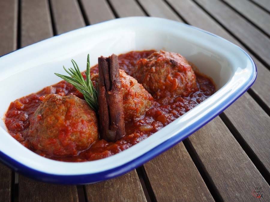 Las clásicas albóndigas de carne con salsa de tomate, con algunos aromas más innovadores.