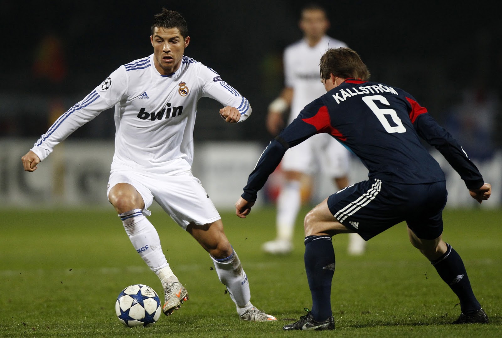 http://3.bp.blogspot.com/-trKfkPGNjJY/UItjKDCDv8I/AAAAAAAAAF8/m6GqbuCtLnA/s1600/Cristiano-Ronaldo-Lyon-Real-Madrid.jpg
