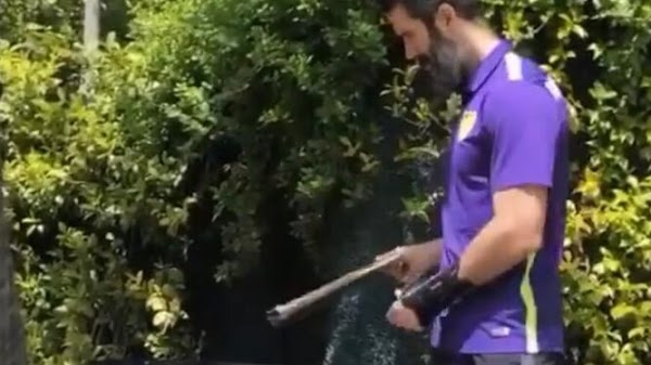 Fernando Sanz da muestra de su malaguismo en una barbacoa en casa Fernando Sanz da muestra de su malaguismo en una barbacoa en casa