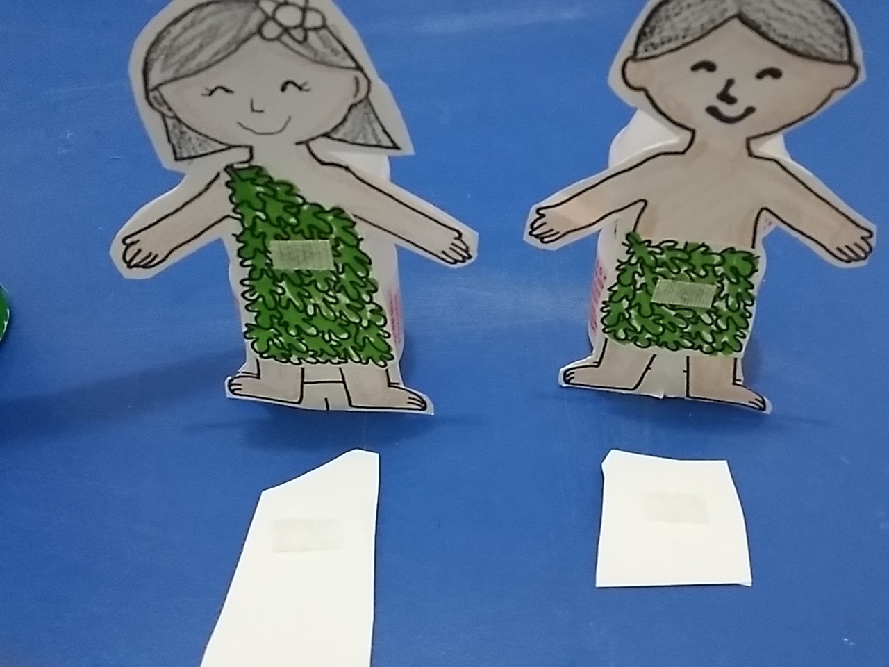 Membuat Alat Peraga- Adam dan Hawa jaruh ke dlm dosa.