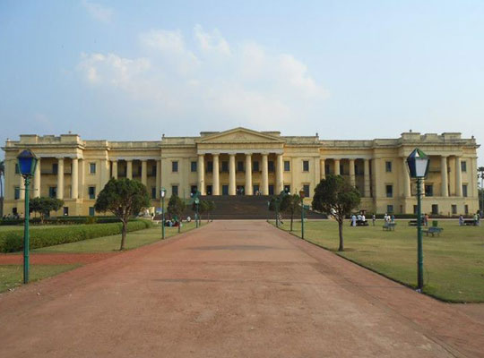 hazar-duari-palace-murshidabad, palaces-in-india, places-to-visit-in-murshidabad