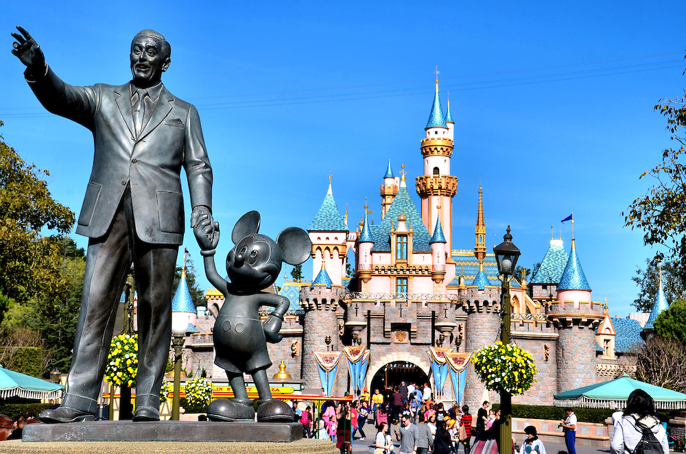 Aneka Disneyland di Dunia - Travel Pelopor Paket Tour Wisata Halal Dunia