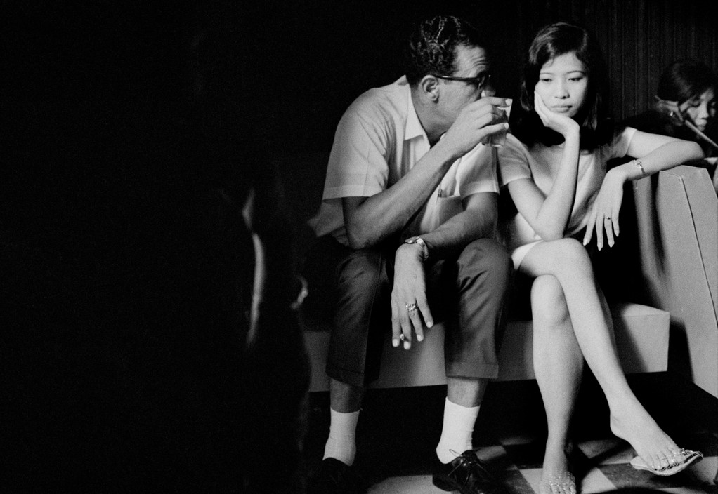 30 Amazing Black And White Photographs Of Vietnamese Bar Girls During