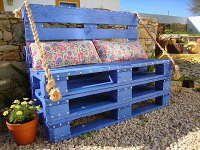 Using Pallet as Outdoor Bench