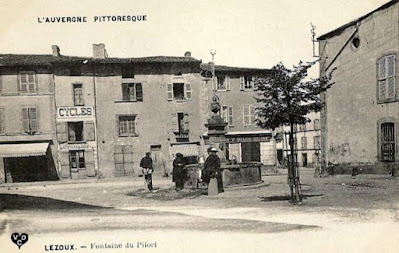 CPA place du Pilori, Lezoux.