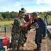 Waktu Istirahat Jadi Momen Kebersamaan Satgas TMMD dan warga