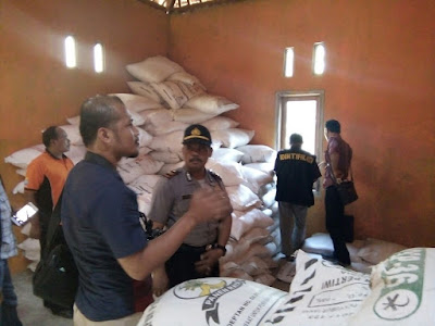 GEGER BANDIT TOPI HITAM BERAKSI DI GONDANG SRAGEN. NYAMAR BERTAMU, SIKAT UANG SATU TERMOS DAN PERHIASAN RP 102 JUTA