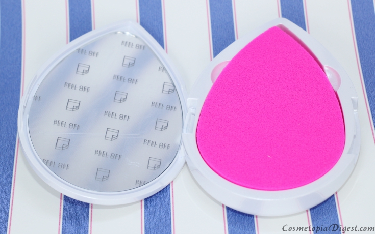 Here is the review of the Blotterazzi oil blotting mattifying sponge by Beautyblender and how it compares to blotting paper.