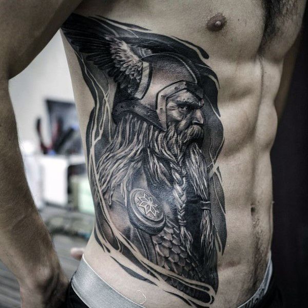 Tatuaje de Odin en hombre