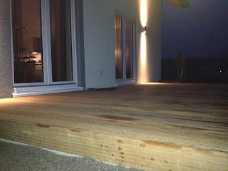 Die Heidis haben gebaut: Holzterasse und erstes Rasen mähen