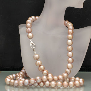 pearl necklace pink