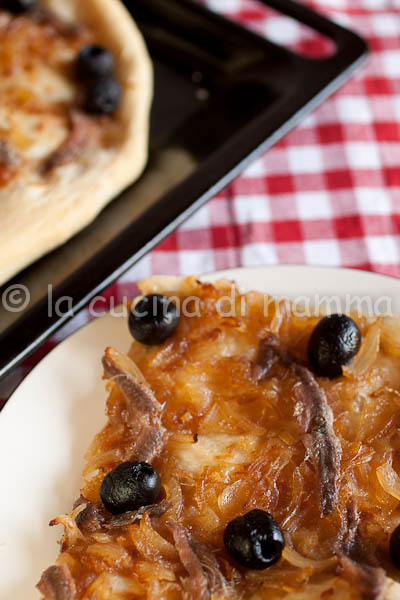 pissaladière  niçoise per mettere ( quasi) d'accordo due figli