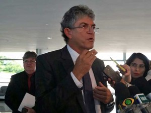 Governador da Paraíba assina decretos para reduzir despesas
