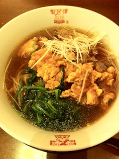 越谷のラーメン、謝朋殿の揚げ鶏のスープ麺￥１１５５