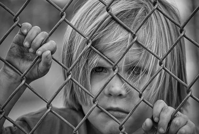 niño-acosado-acoso-escolar-bullying-triste