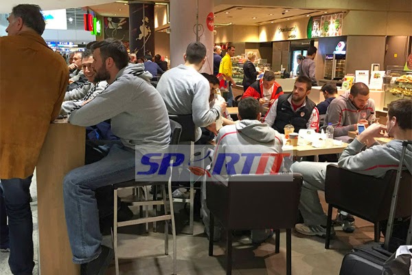 Οι "αιώνιοι" παρέα στο αεροδρόμιο (pic)