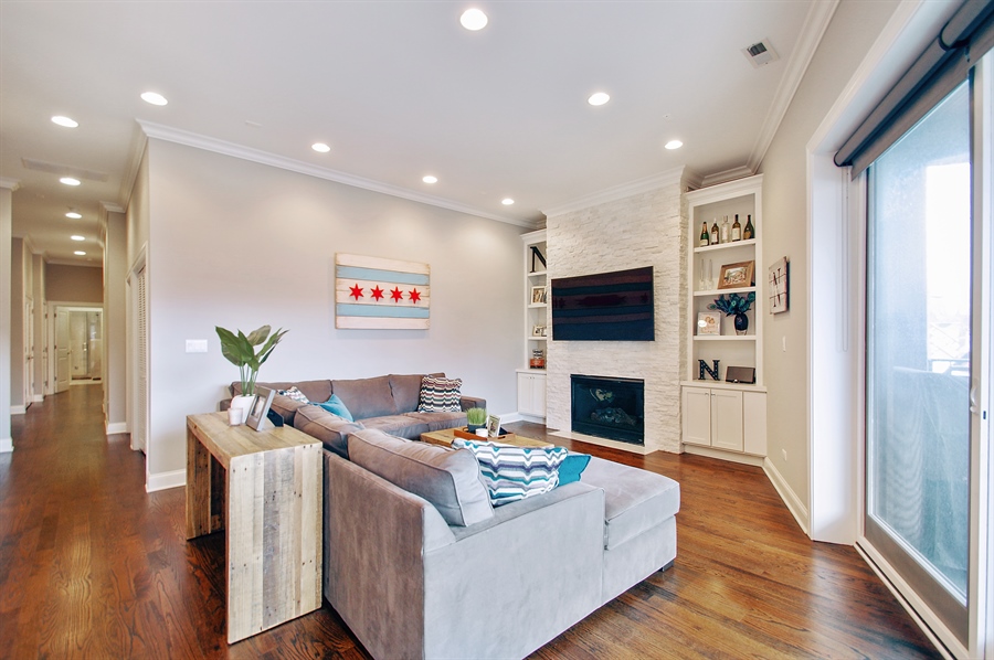 The Chicago Real Estate Local New for Sale (video)! Luxury condo and