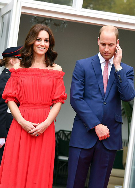 Royal Family Around the World: The Duke and Duchess of Cambridge visit ...