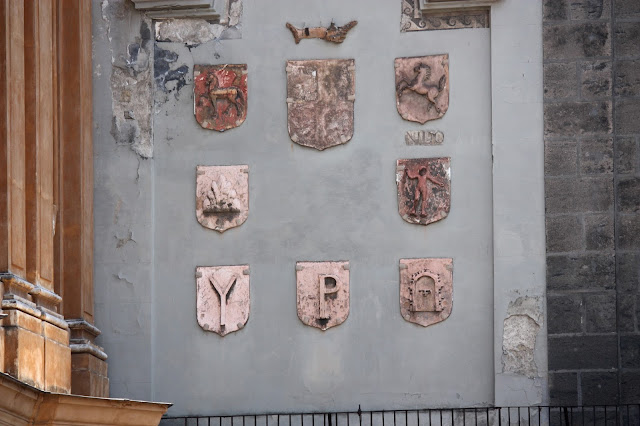 I simboli dei sedili di Napoli