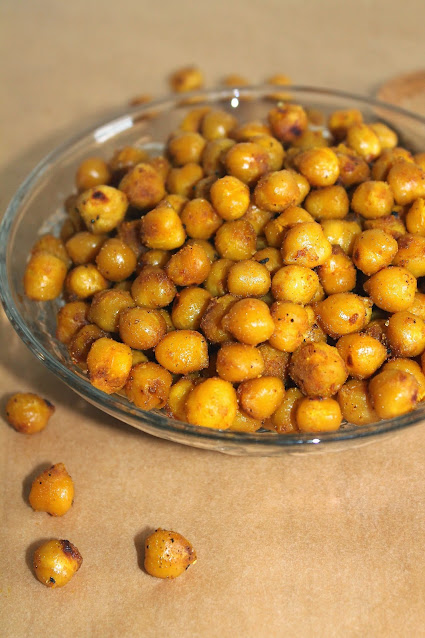 Bowl of roasted chickpeas.