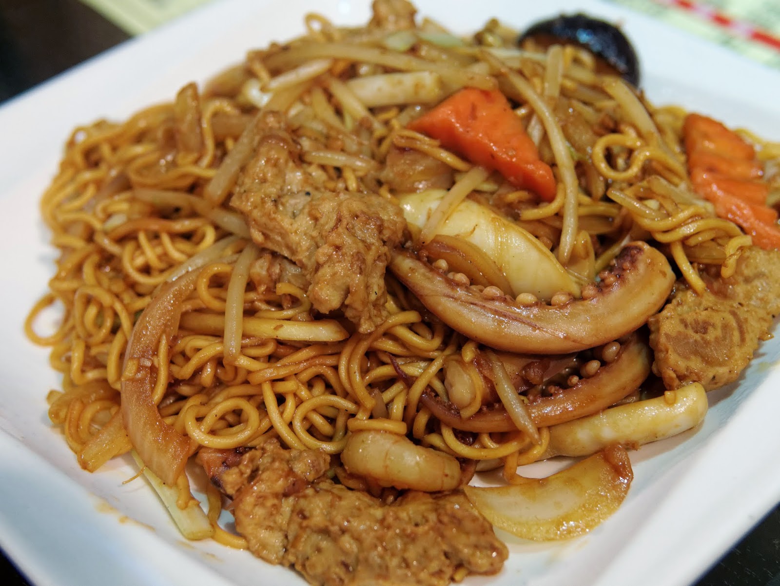 港式茶餐廳 XO醬海鮮公仔麵