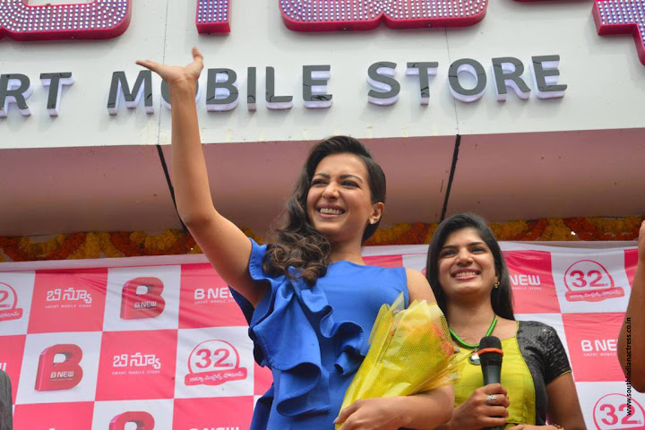 Catherine Tresa launches B New Mobile Store at Eluru