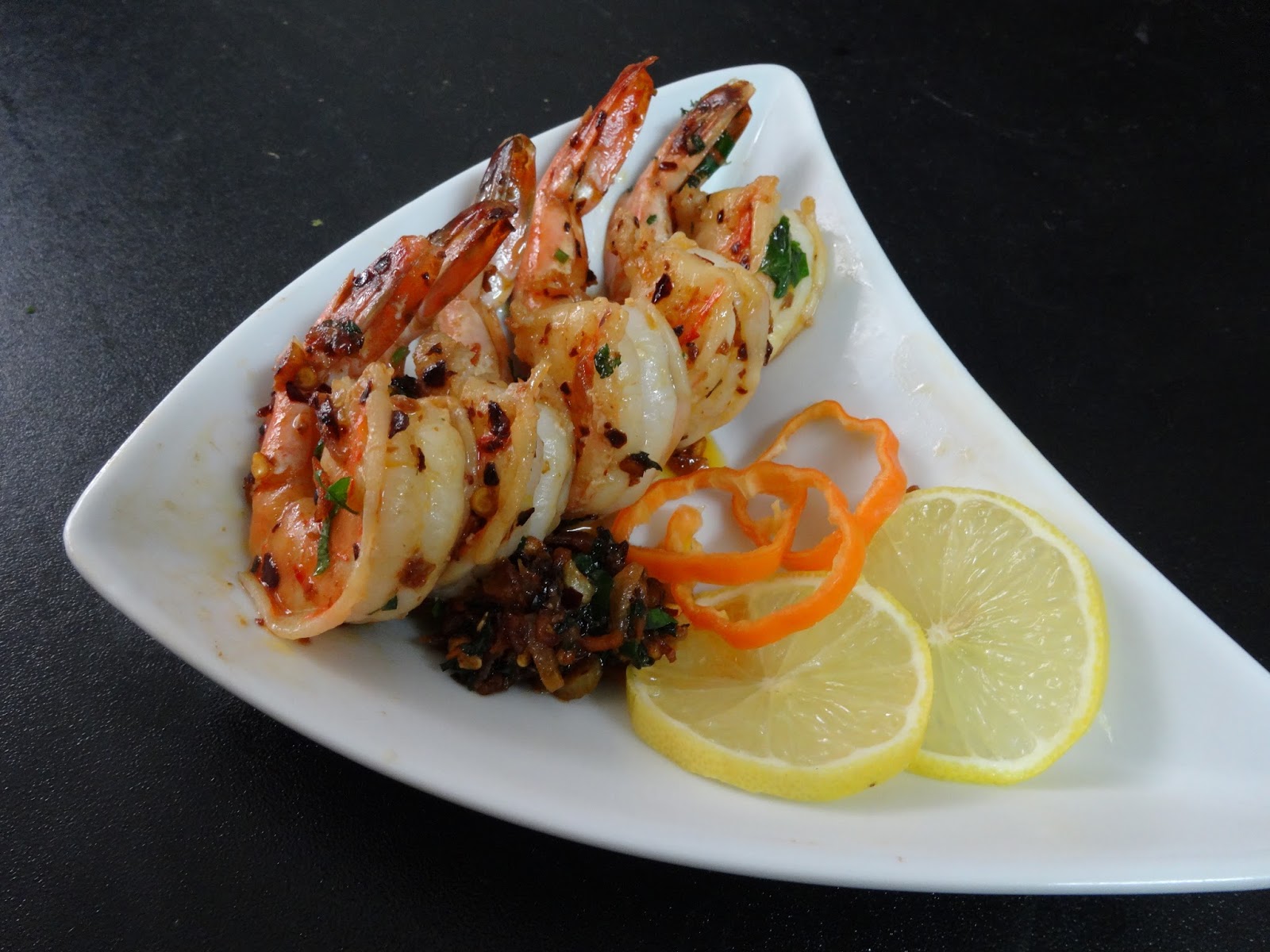 Shrimp scampi is an amazing dish from the Italian cuisine. 