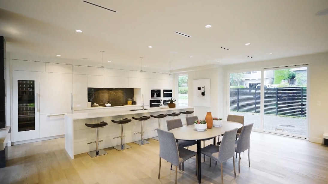 39 Interior Design Photos vs. 2710 Crescentview Dr, North Vancouver Luxury Home Tour
