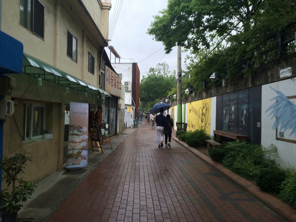 Korea Mural Street to commemorate the old folk song singer Kim Kwang