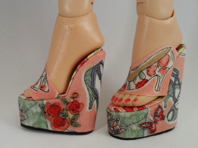 Fashion Doll Shoes: Shoes on shoes