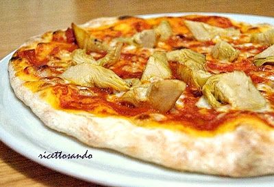 Pizza fatta in casa con lievito madre ricetta ai carciofi 