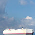 関門海峡を西行する日産専用自動車運搬船