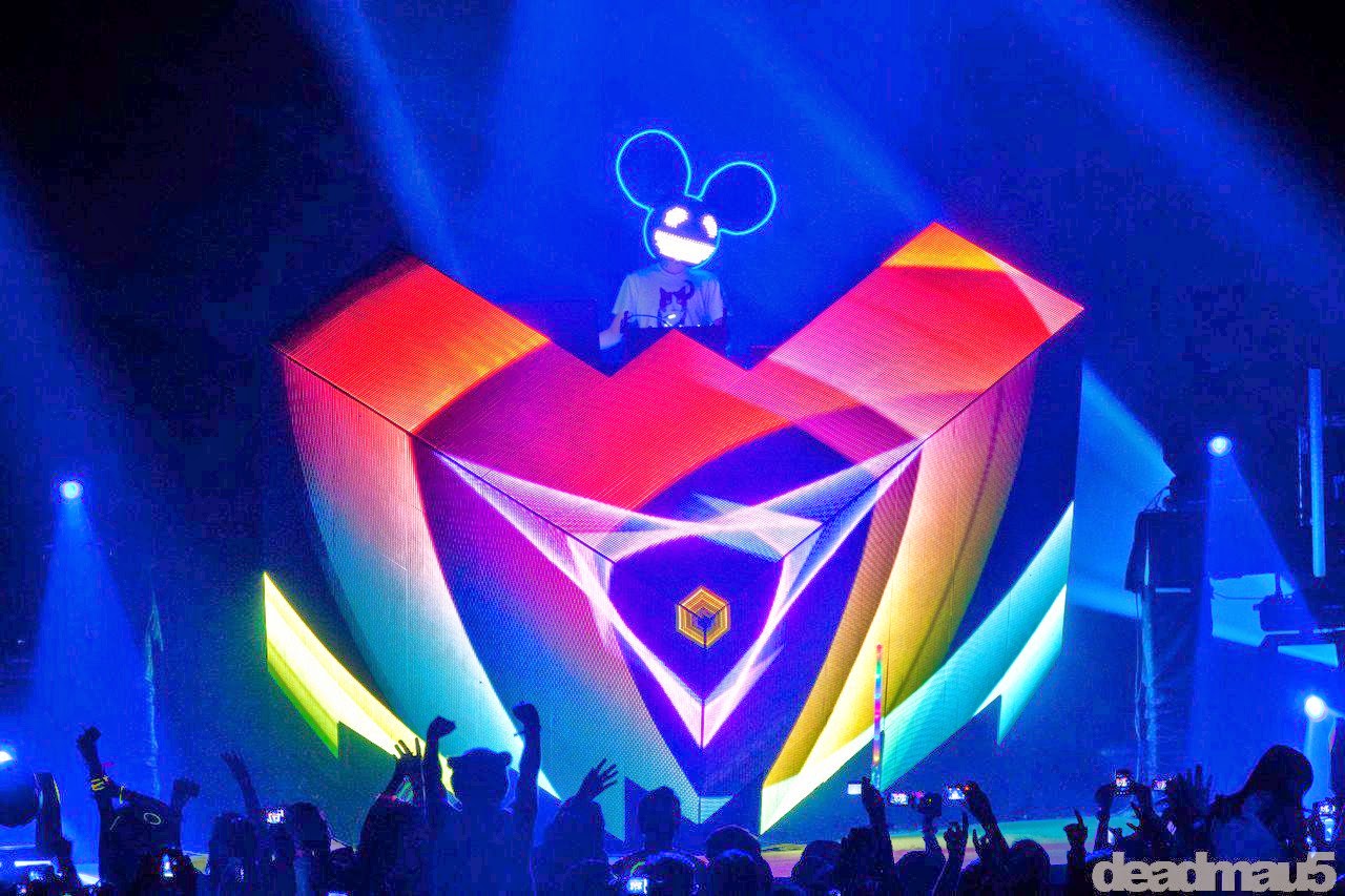 Trendy Clubbers Deadmau5 Live Set from his home studio (HD)