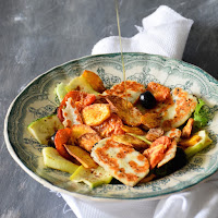  Salada de batata doce, courgette e halloumi grelhado