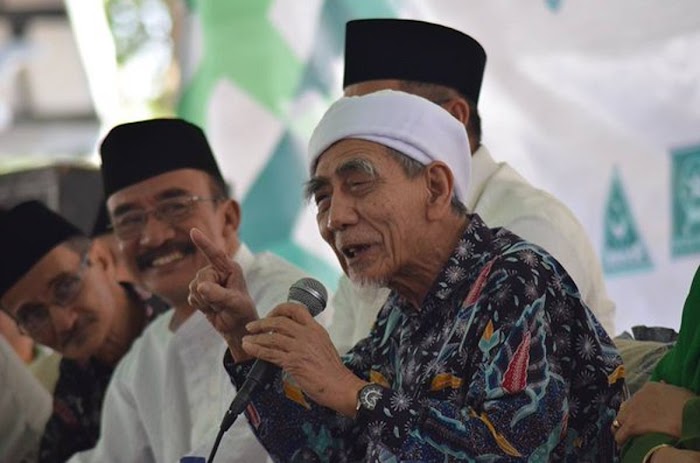 Masyaallah, Ini Rahasia Di Balik Tanggal, Bulan, dan Tahun Kemerdekaan yang Diungkap KH. Maimoen Zubair Sarang