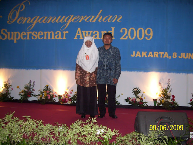 foto bersama suami pada supersemar award 2009