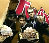 Campanha do chocolate Twix veiculada no começo dos anos 2000 com a história da vida de um rapaz apaixonado pelo chocolate.