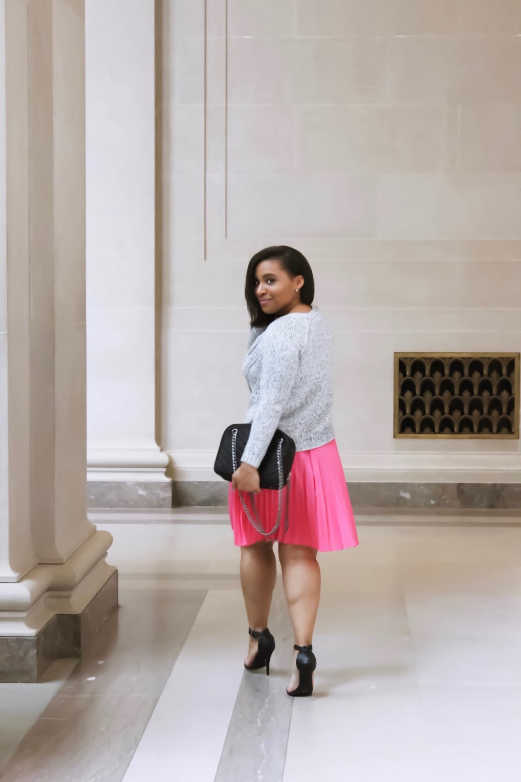 Spring Trends: Pleated Skirts, pleated skirts, pink pleated skirt, spring outfits, knitted sweater, spring trends, pink outfits, pleated trends, pleated skirts knee length