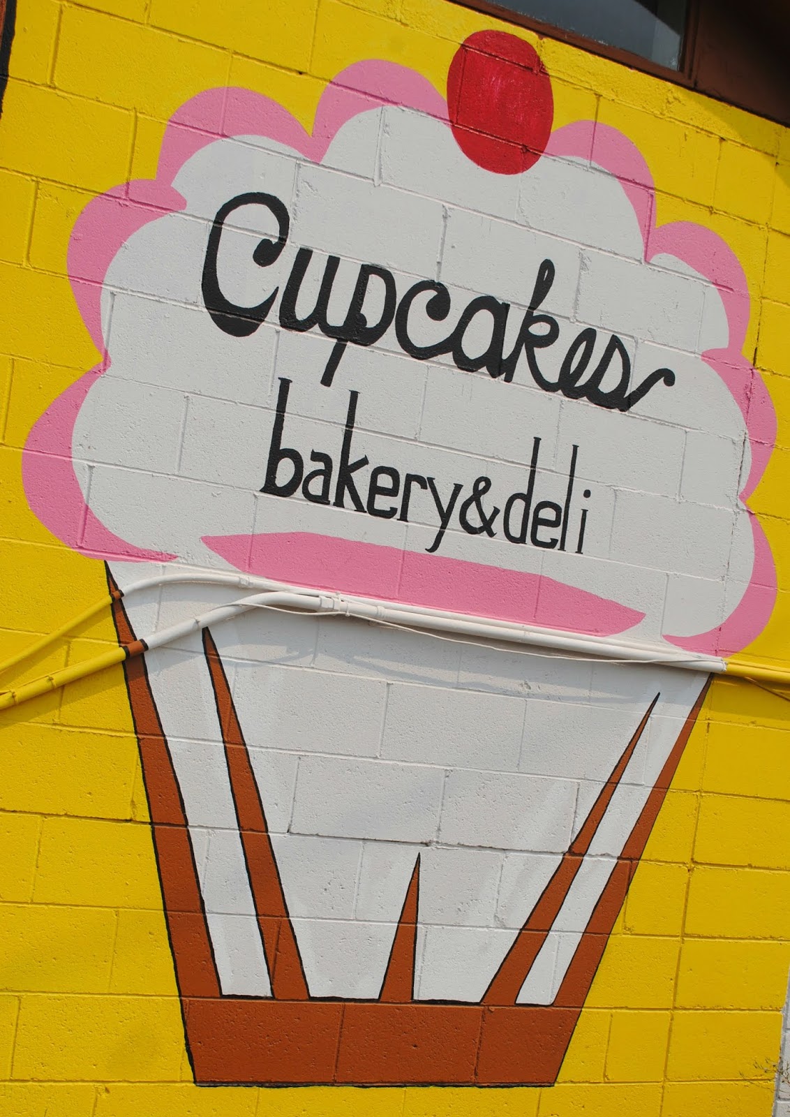 Fizzy Party Cupcake Review Cupcake's Bakery and Deli