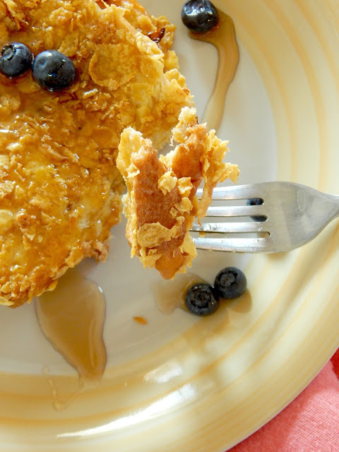 Crunchy Cornflake French Toast...a fun twist on the traditional breakfast!  Kids love this crunchy version. (sweetandsavoryfood.com)