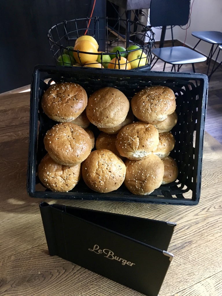 HOME OF HAPPY VEGGIE BURGER TASTING IM LE BURGER WIEN