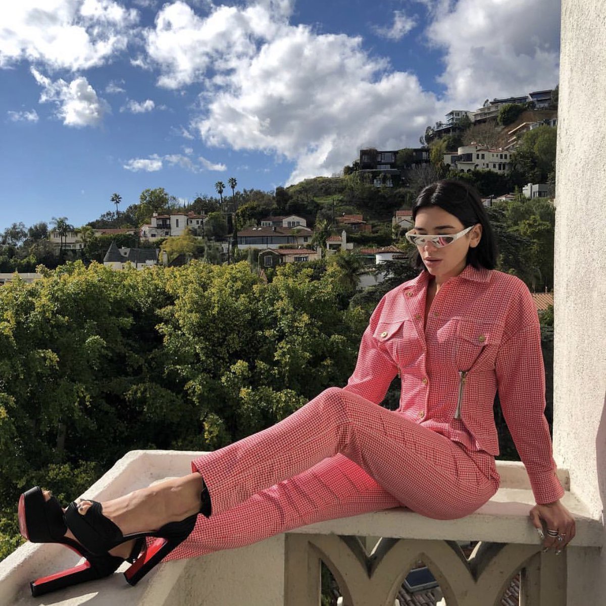 Dua Lipa shows off a Versace Resort 2019 ensemble
