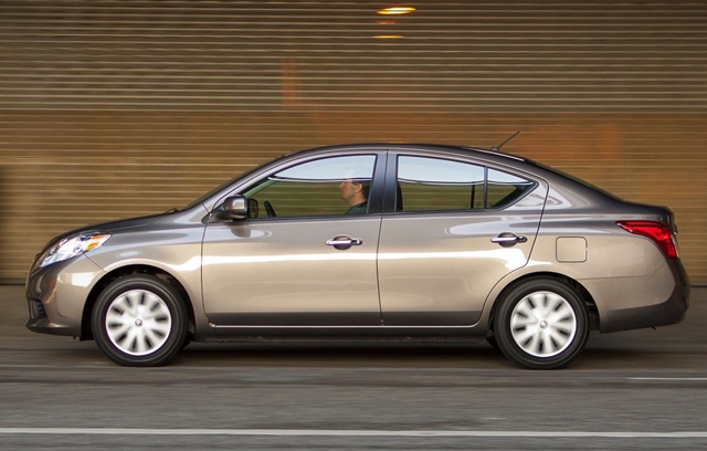 Nissan versa imagenes #8