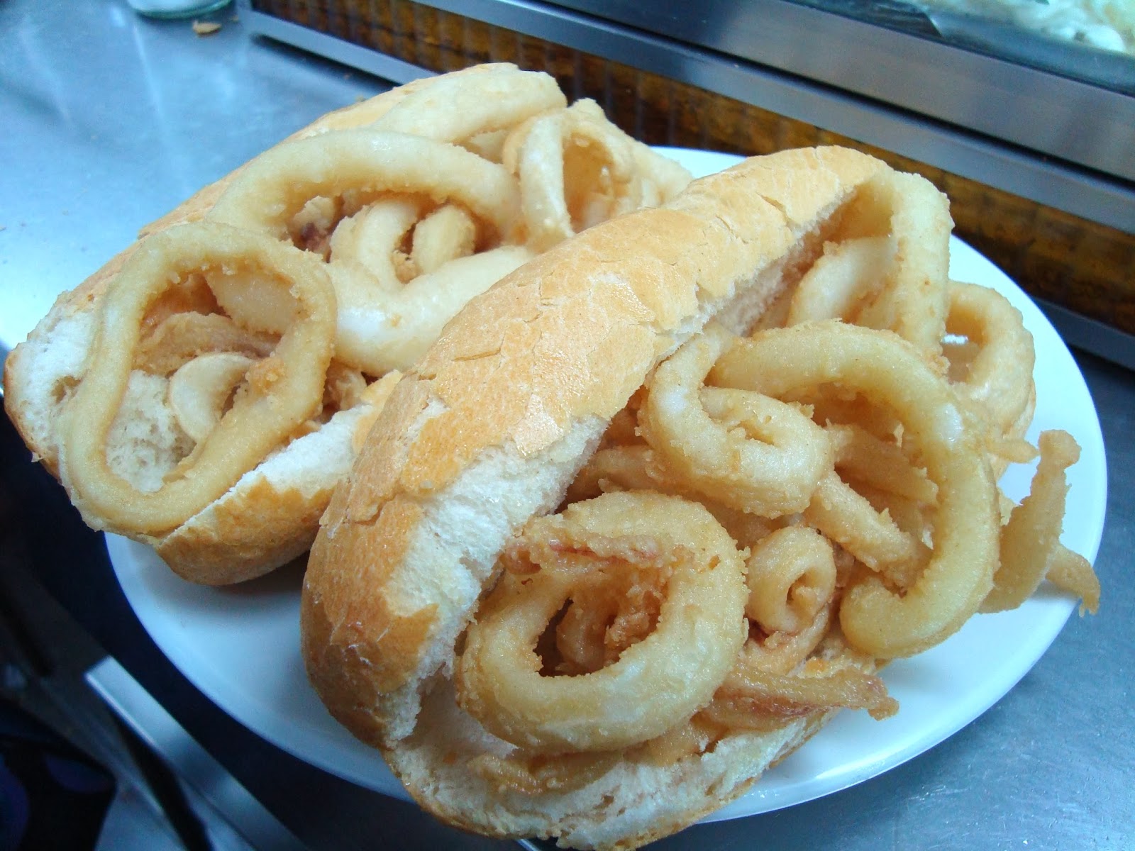 VIAJES EN LA MOCHILA 98. EL BOCADILLO DE CALAMARES (MADRID, ESPAÑA)