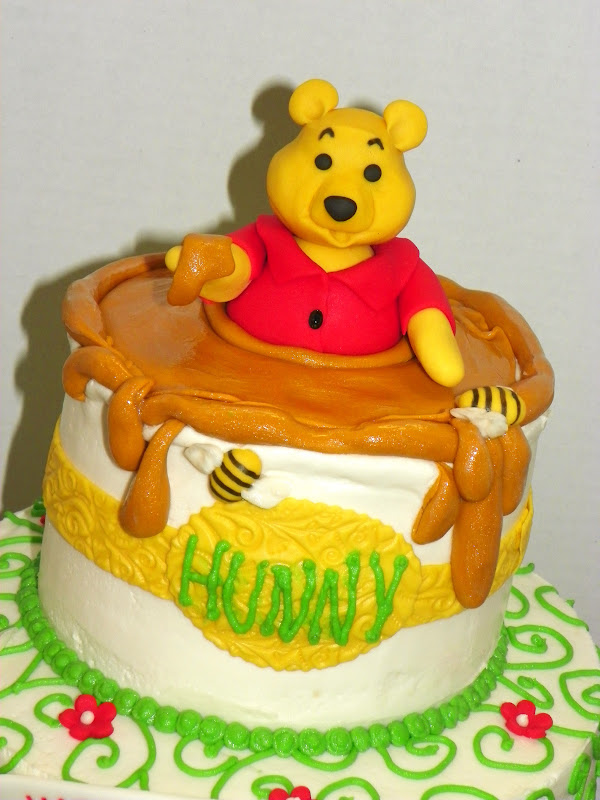 Plumeria Cake Studio Winnie the Pooh Honey Pot Cake